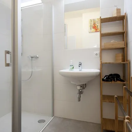 City-apartment Lendviertel - Private Parking Garage Apartament *